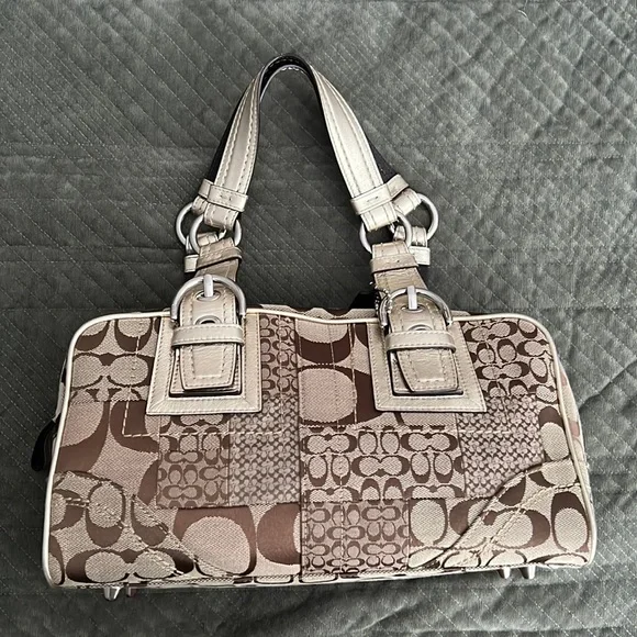 バッグ COACH Patchwork Signature Handbag Beige Coach Vintage Beige & Brown Soho Patchwork Signature C